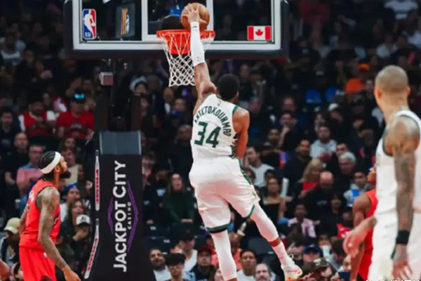 字母哥31+20+7率雄鹿擒猛龙,创历史纪录