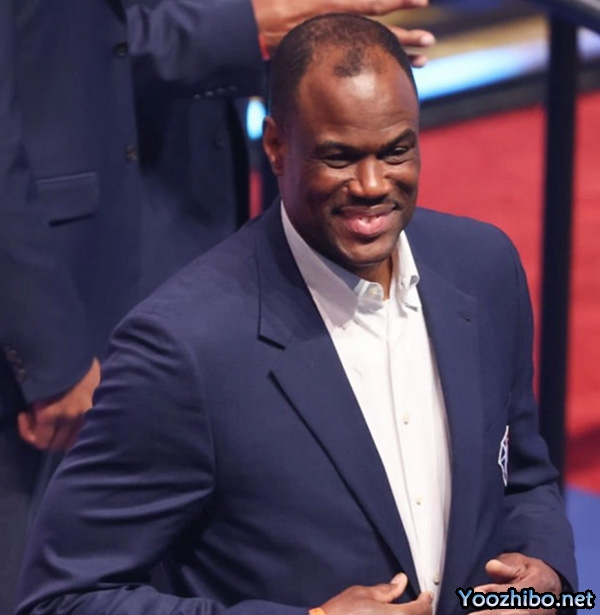 大卫-罗宾逊:NBA75大巨星中的全能中锋典范