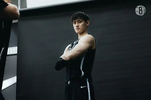 曾凡博篮网媒体日亮相 期待澳门赛为亚洲球员正名