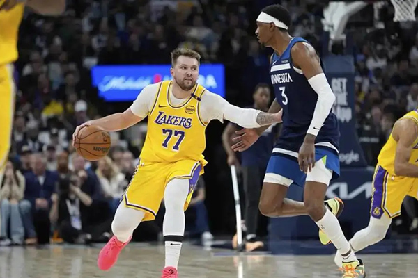 东契奇狂砍49分率湖人擒森林狼,创历史纪录