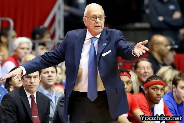 拉里-布朗:2000-01赛季NBA最佳教练的传奇执教之路