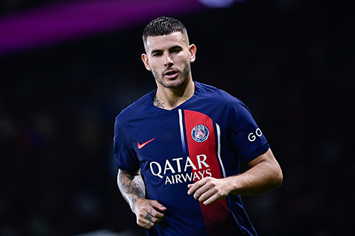 队报:卢卡斯肘击逃红追罚,欧冠停赛三场